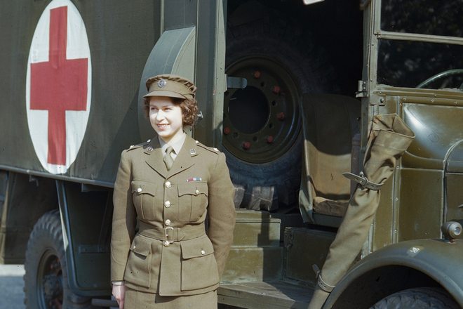 Королева была механиком и военным водителем во время Второй мировой войны