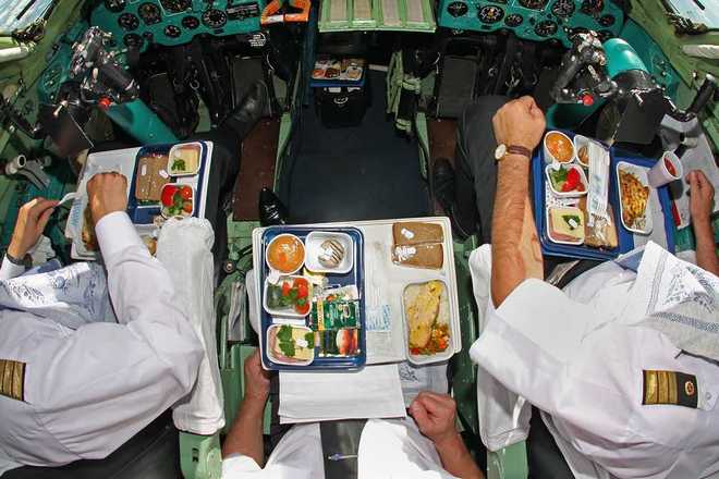 Пилотам не разрешается есть одну и ту же пищу