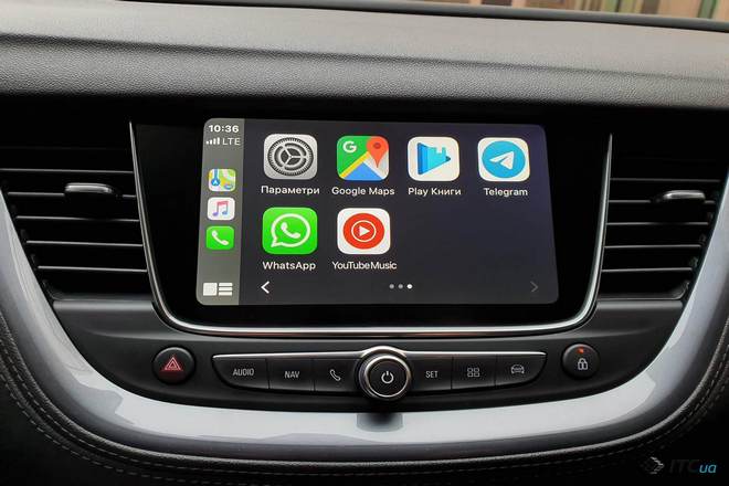 Apple CarPlay устанавливается поверх существующего программного обеспечения вашего автомобиля