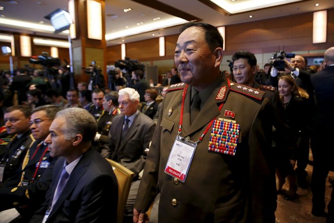 Северная Корея казнила своего министра обороны Хён Ён Чхоля за проявление нелояльности к лидеру Ким Чен Ыну